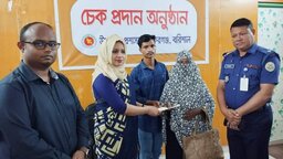 বাকেরগঞ্জে জুলাই আন্দোলনে আহত ২৯ জনের মাঝে চেক বিতরণ