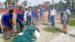 কোটালীপাড়ায় ২ লাখ টাকার নিষিদ্ধ চায়না জাল জব্দ