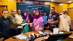 ফেনীতে বিআরটিএ সড়ক দুর্ঘটনায় ক্ষতিগ্রস্ত পরিবারের মাঝে চেক হস্তান্তর।
