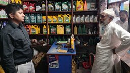 টুঙ্গিপাড়ায় ২ হাজার লিটার ডিজেল মজুদের দায়ে ব্যবসায়ীকে জরিমানা