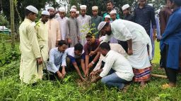 নালিতাবাড়ীতে স্বেচ্ছাসেবী সংগঠনের ব্যতিক্রমী বৃক্ষরোপণ উদ্যোগ