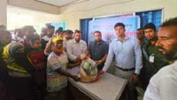 কলাপাড়ায় ১২০০ বন্যা দুর্গত পরিবারের মাঝে ত্রাণ বিতরণ
