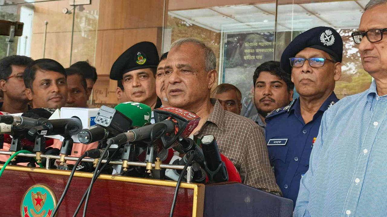 ২০১৪, ১৮ ও ২৪ সালের নির্বাচন প্রক্রিয়া পুলিশকে ভুলে যেতে হবে : স্বরাষ্ট্র উপদেষ্টা