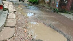 সরাইলে সংস্কারে ৩ মাসের মধ্যে সড়কের বেহাল অবস্থা, ক্ষুব্ধ এলাকাবাসী
