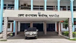 সাতক্ষীরায় ফেসবুক পেজ ও অনিবন্ধিত টিভি পেলো বৈধ সাংবাদিক কার্ড